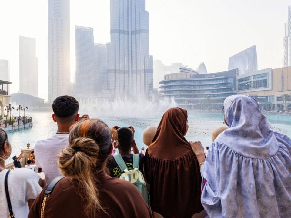 Viendo el espectáculo de las fuentes en el Lago Burj, una atracción abastecida con aguas residuales tratadas.