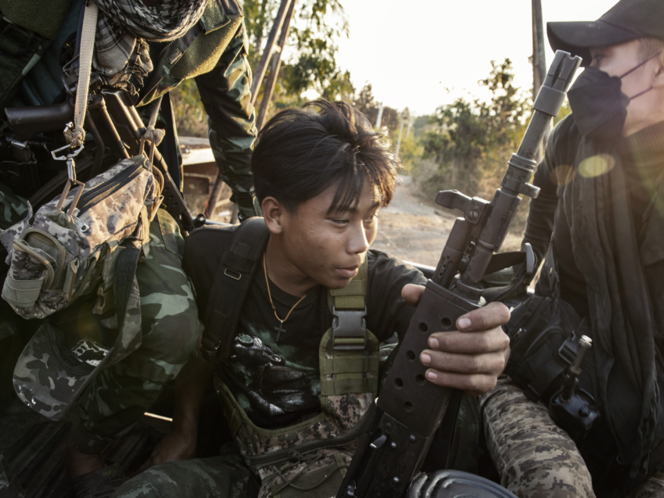 Soldados de la resistencia en el Estado de Karenni, en Myanmar. Milicias pronto podrían controlar todo Karenni.
