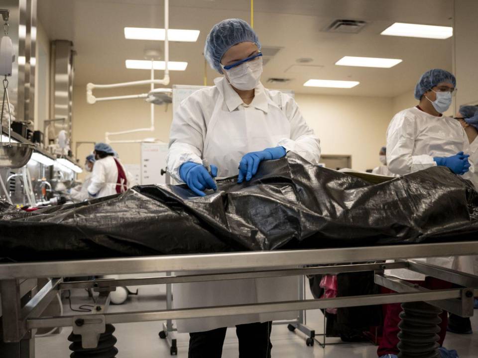 Médicos forenses de México fueron a Colorado para aprender sobre cómo detectar fentanilo en los cuerpos.