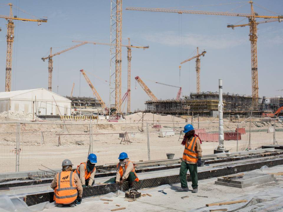 Qatar enfrentó críticas internacionales por su trato a los trabajadores migrantes en Doha antes del Mundial 2022.