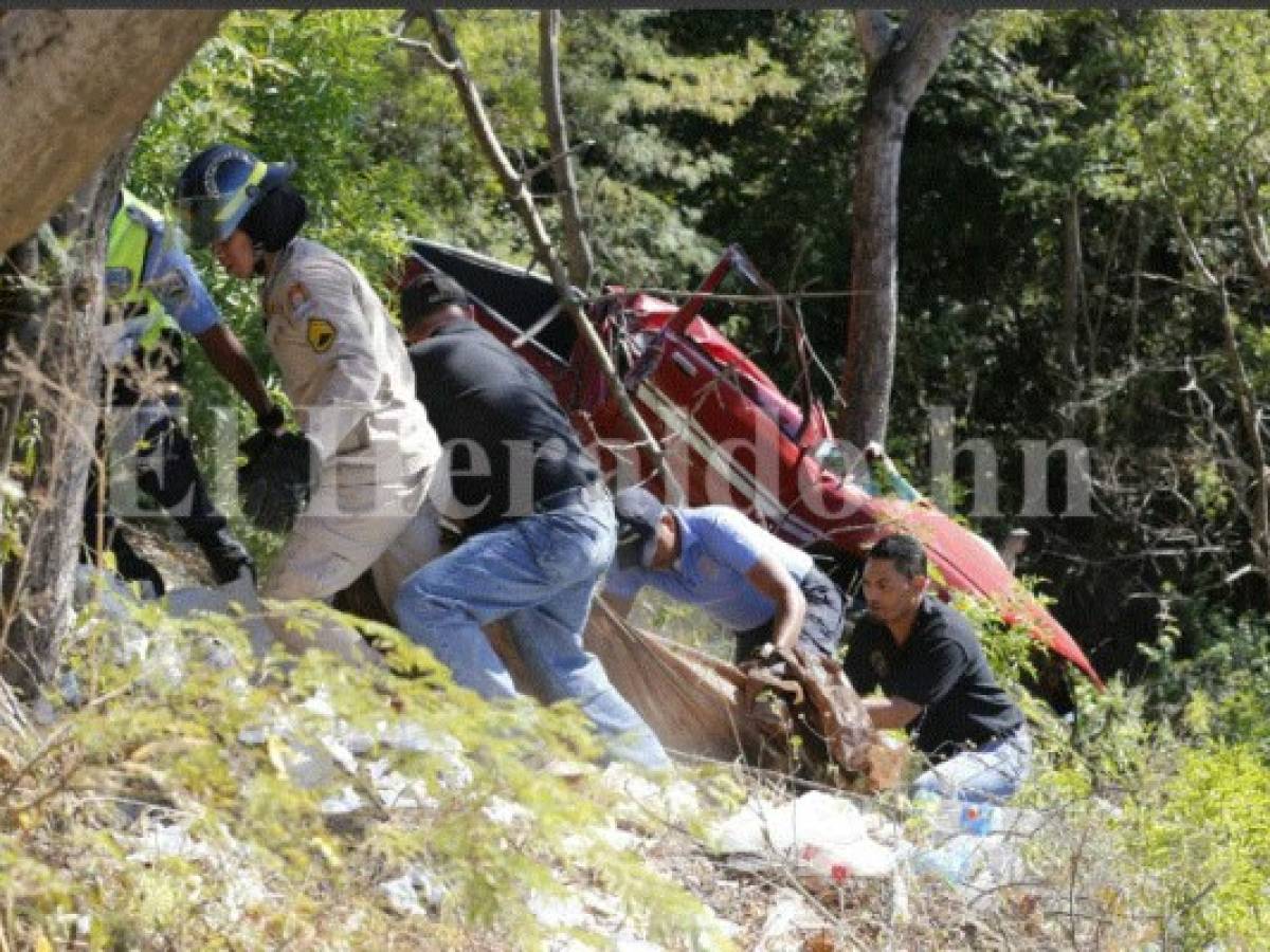 FOTOS: Dos muertos en accidente vehicular en cuesta La Moramulca