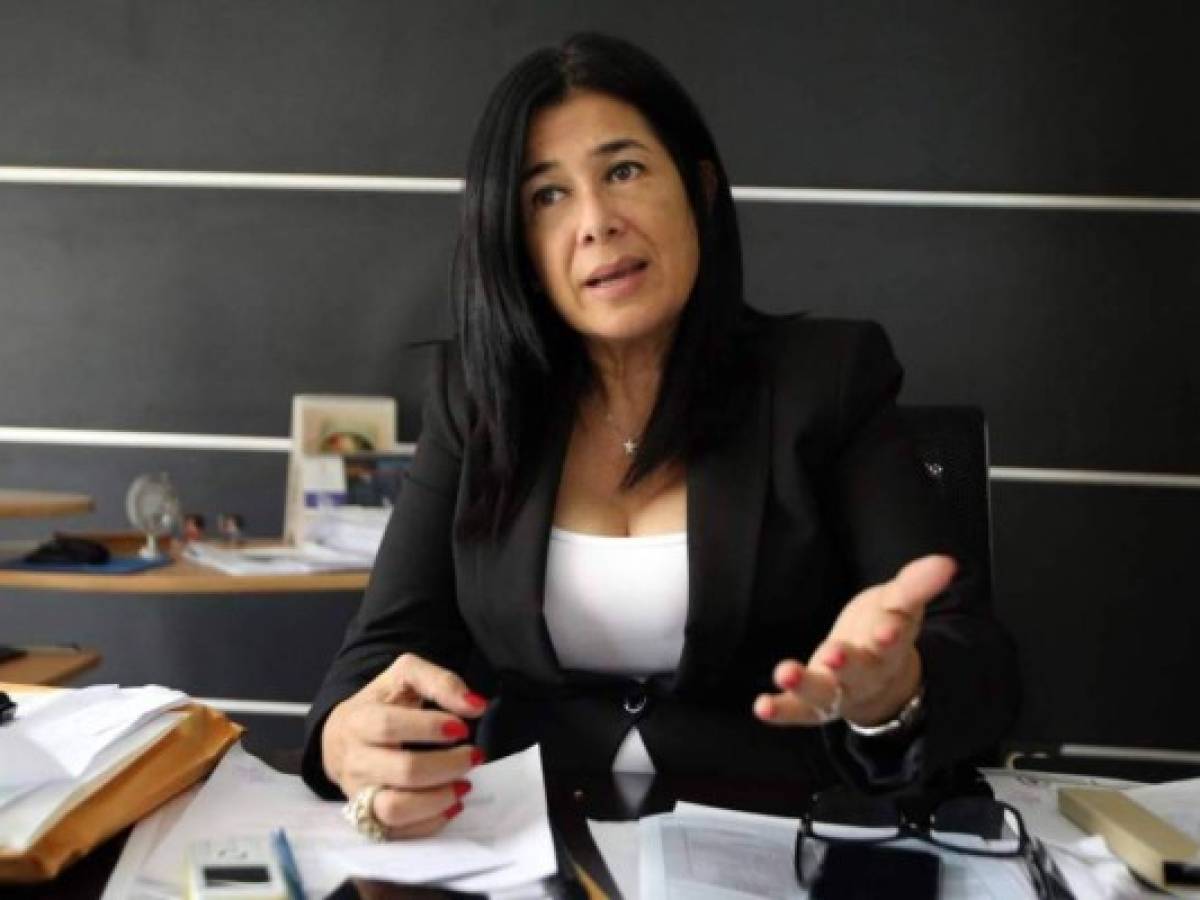 Miriam Guzmán: 'Tengo un salario de 140 mil lempiras mensuales, ¿cuál es el problema?'