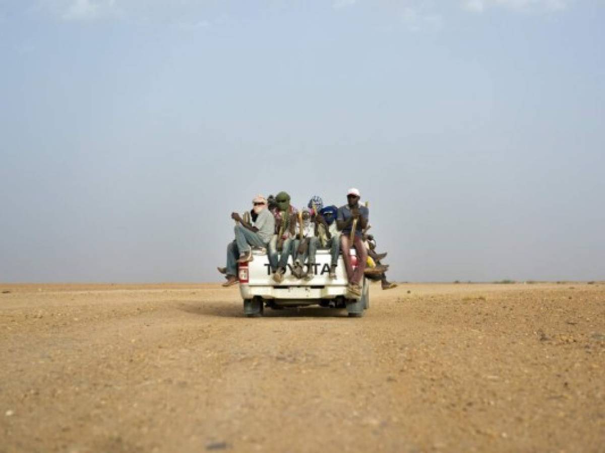 Rescatan a más de 80 migrantes en el desierto del Sahara