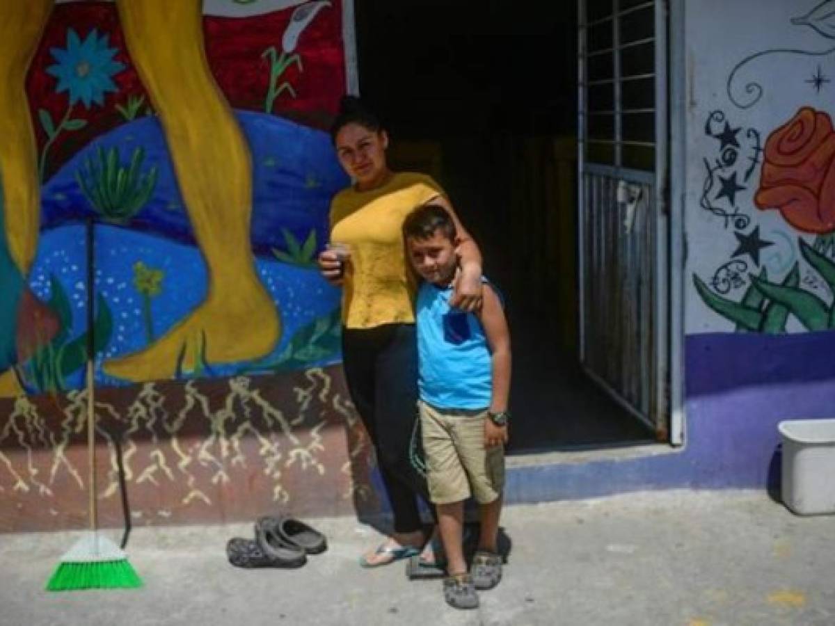 El tortuoso e incierto viaje de mamá e hijo hondureño hacia Estados Unidos  