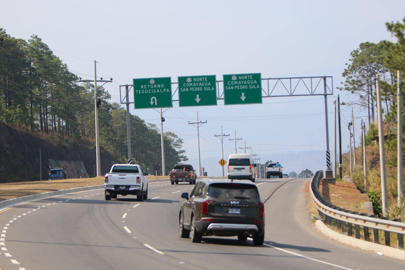 $!Una de las carreteras en mejor estado es la CA-5, que lleva al norte de Honduras. En el tramo hay varios peajes.