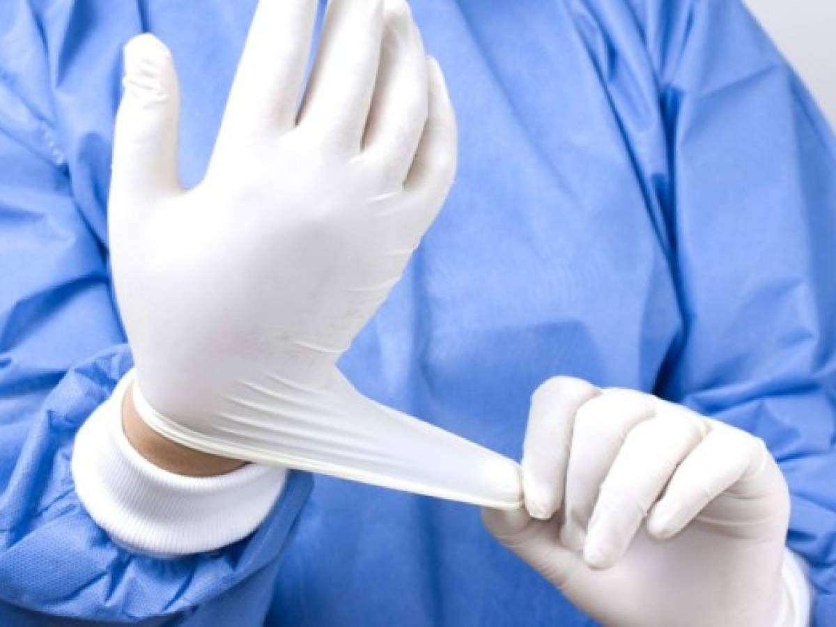 Fiscalía investiga caso de mujer que expulsó pedazos de guantes tras cirugía en IHSS