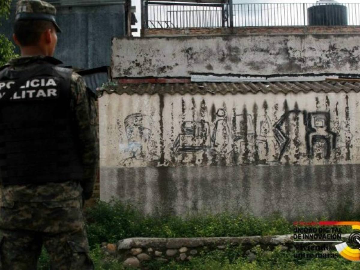 En la colonia El Pedrega la pandilla 18 mediante un grafiti desafía a la autoridad.