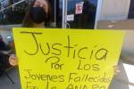 Familiares de los fallecidos pedían justicia el 12 de septiembre afuera de la morgue de Tegucigalpa, mientras reclamaban los restos de sus seres queridos.