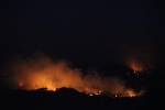 Con varios focos, el incendio ha afectado la aldea Las Moras y se ha propagado hacia El Chimbo y la montaña del Trigo.