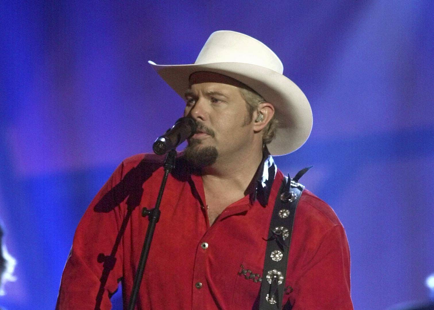 $!Después de que el cantante country Toby Keith murió en febrero, salieron biografías cuestionables sobre él.