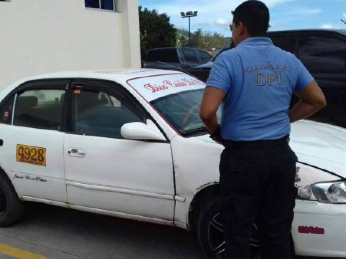 Este es el taxi que utilizó la banda para el secuestro de la doctora en la capital (Foto: Estalin Irías / EL HERALDO)
