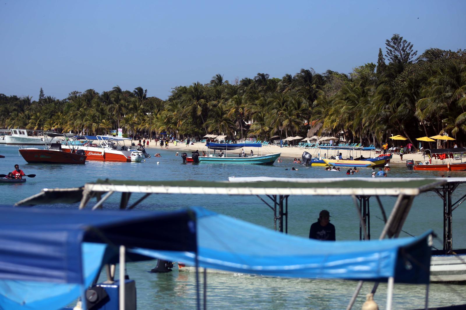 $!Roatán es uno de los lugares mas visitados durante la Semana Santa.