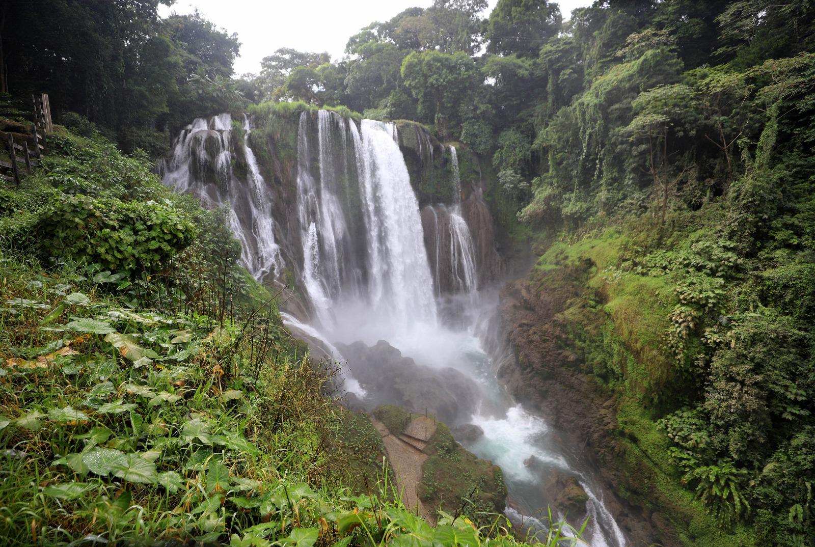 $!Las Cataratas de Pulhapanzak, en la zona del Lago de Yojoa, ofrece una belleza escénica en la que se puede realizar canopy, avistamiento de aves, senderismos así como bañar.
