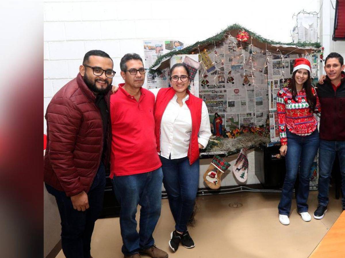 El equipo de País posó muy contento con su bella decoración y se mostró complacido con el trabajo realizado.