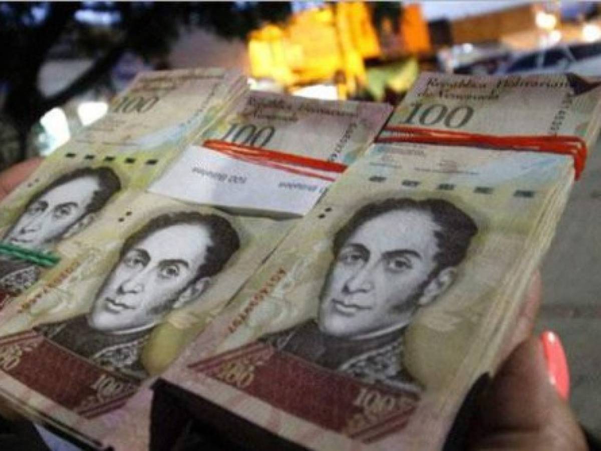 Maduro ordena retirar billete de mayor valor en medio de alta inflación  