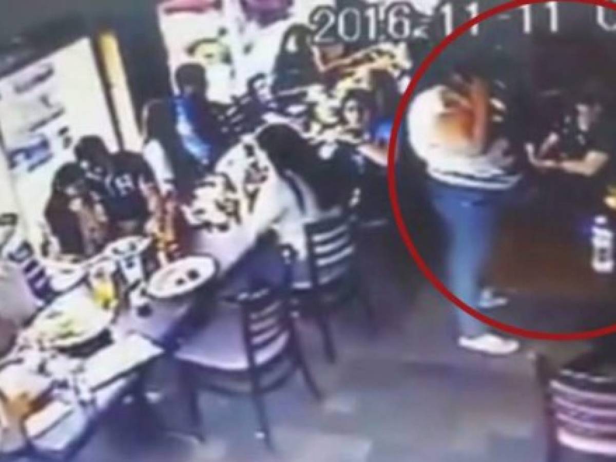 Captan a dos mujeres robando carteras en un restaurante de SPS 
