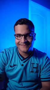 Faco, el periodista y tiktoker hondureño, anuncia que tiene cáncer