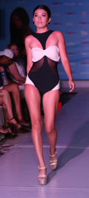 Seductor desfile de trajes de baño