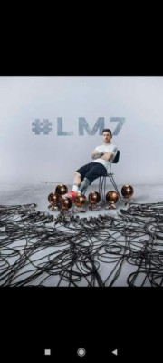 Messi es feliz con su Balón de Oro y memes arremeten contra Cristiano Ronaldo