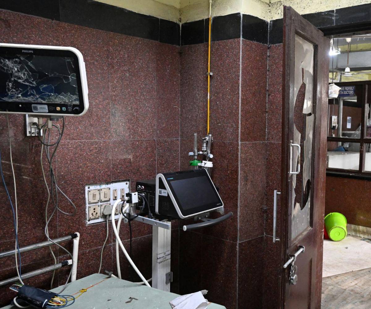 Asesinato de doctora desencadena indignación en hospital en Kolkata