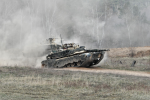 Un tanque M1 Abrams en un campo de entrenamiento en Polonia.