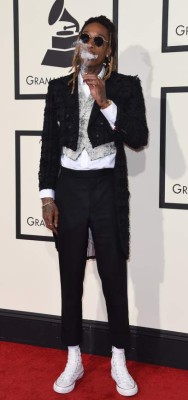 Famosos engalanan en su llegada a los Premios Grammy 2016