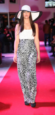 Sobria, fresca y vanguardista moda de verano