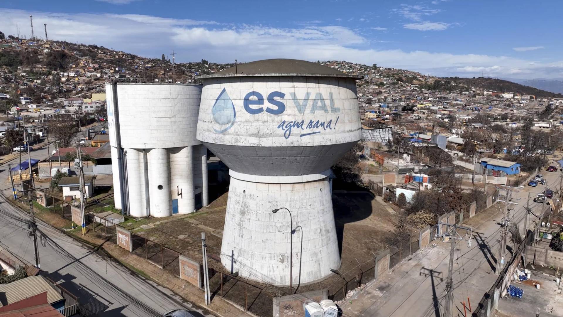 $!Esval, que suministra agua a la región de Valparaíso, dijo que su sistema estaba a “plena capacidad” durante un incendio.