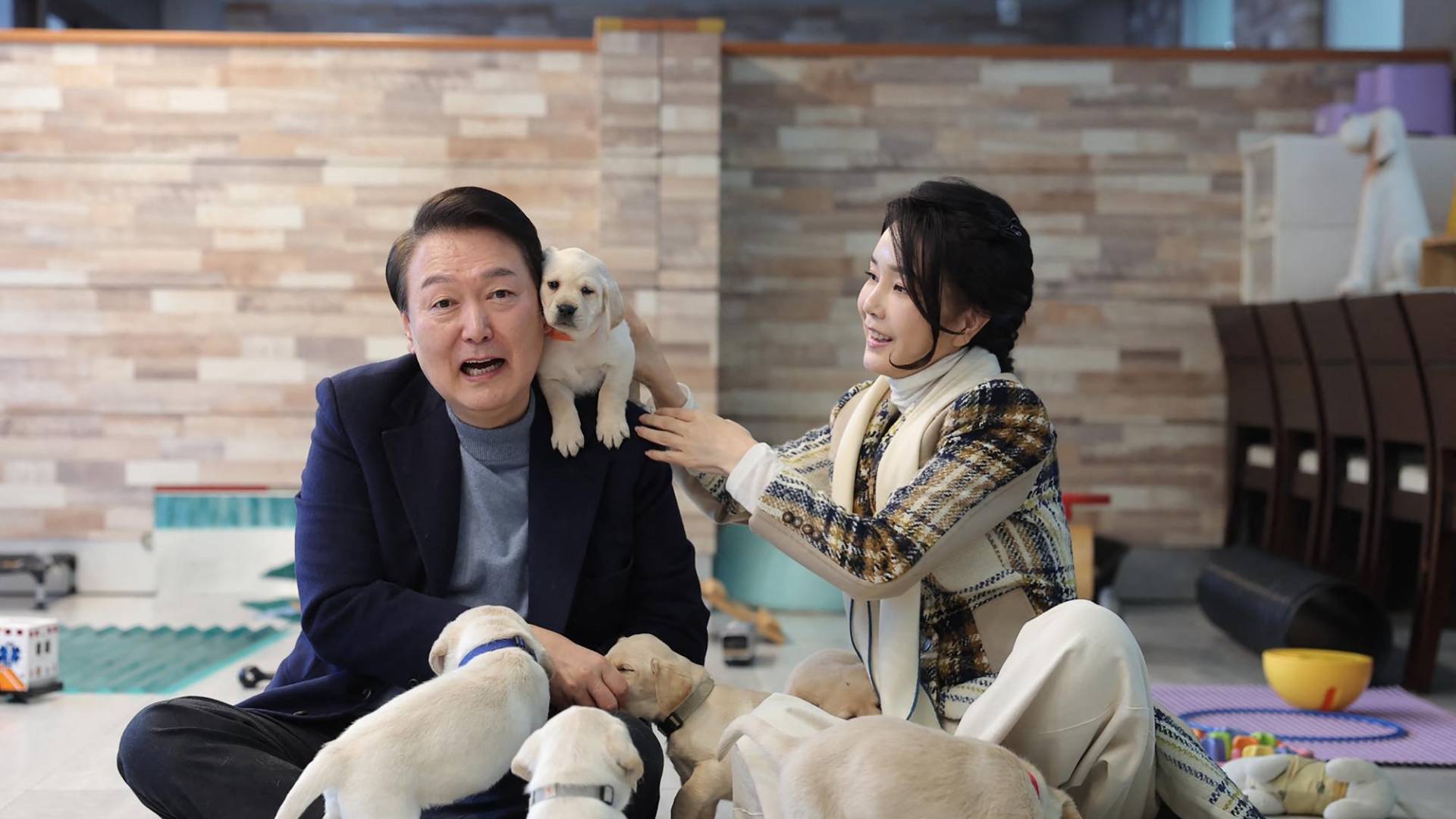 $!El Presidente Yoon Suk Yeol y Kim Keon Hee, que apoya el veto a la carne de perro para consumo humano.