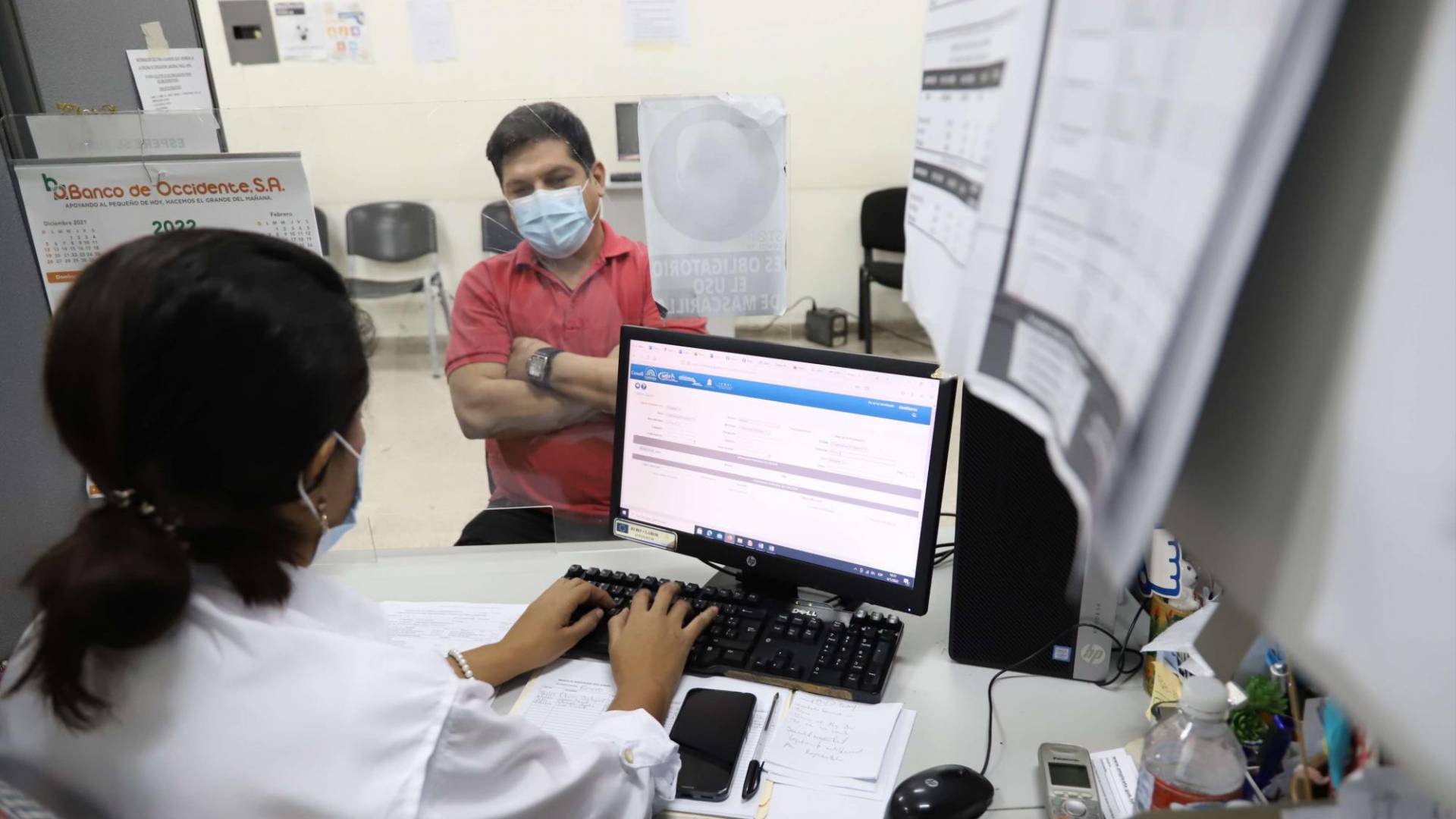 $!Los trabajadores que realizan actividades financieras, en comunicaciones, enseñanza, los gerentes y directores reciben una remuneración mayor.