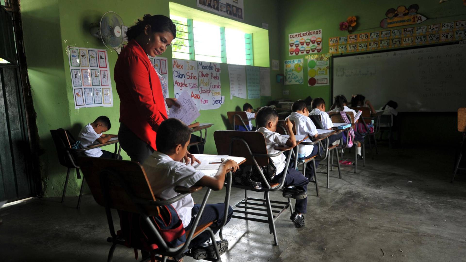 $!Solo el 3% de las escuelas del país tienen acceso a internet. El centro educativo José Cecilio del Valle es uno de los miles que no tienen cobertura ni equipo tecnológico.