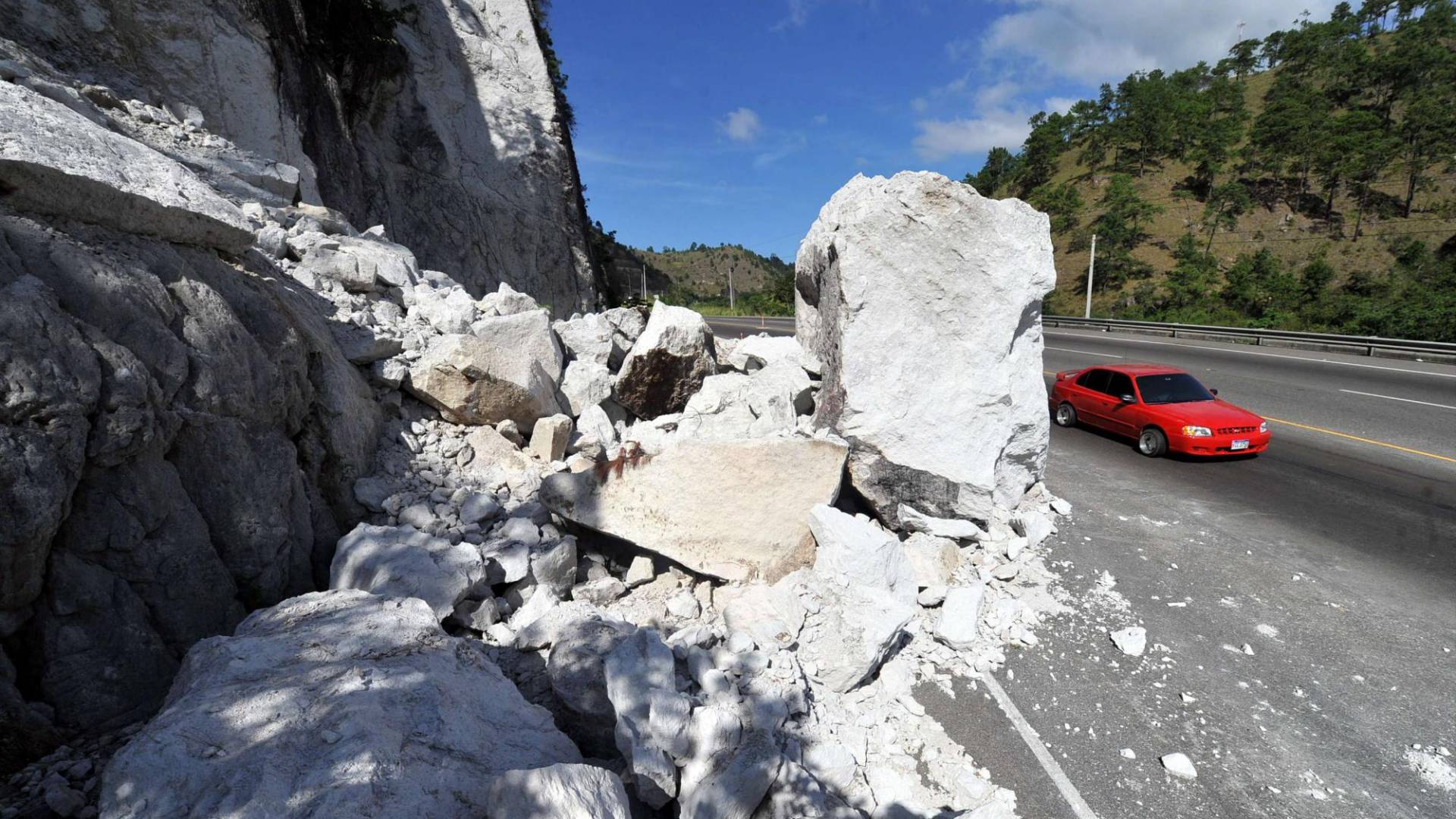 $!En el recorrido que hizo EL HERALDO Plus en toda la carretera se pudo constatar que la concesionaria tiene varios tramos con problemas de derrumbes entre Comayagua y San Pedro Sula.