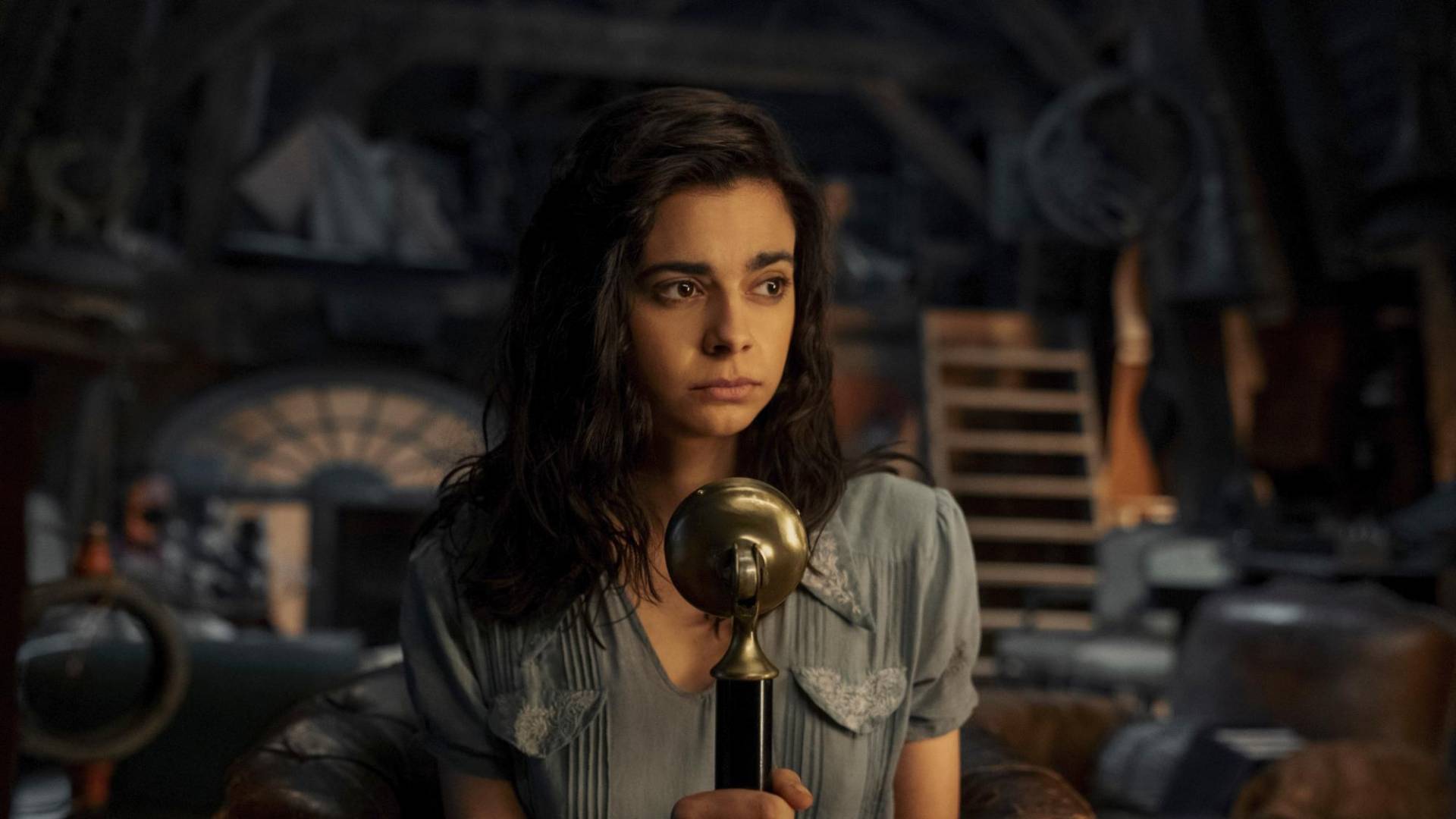 $!Aria Mia Loberti interpreta a Marie-Laure en la versión de Netflix de “Toda la luz que no podemos ver”.