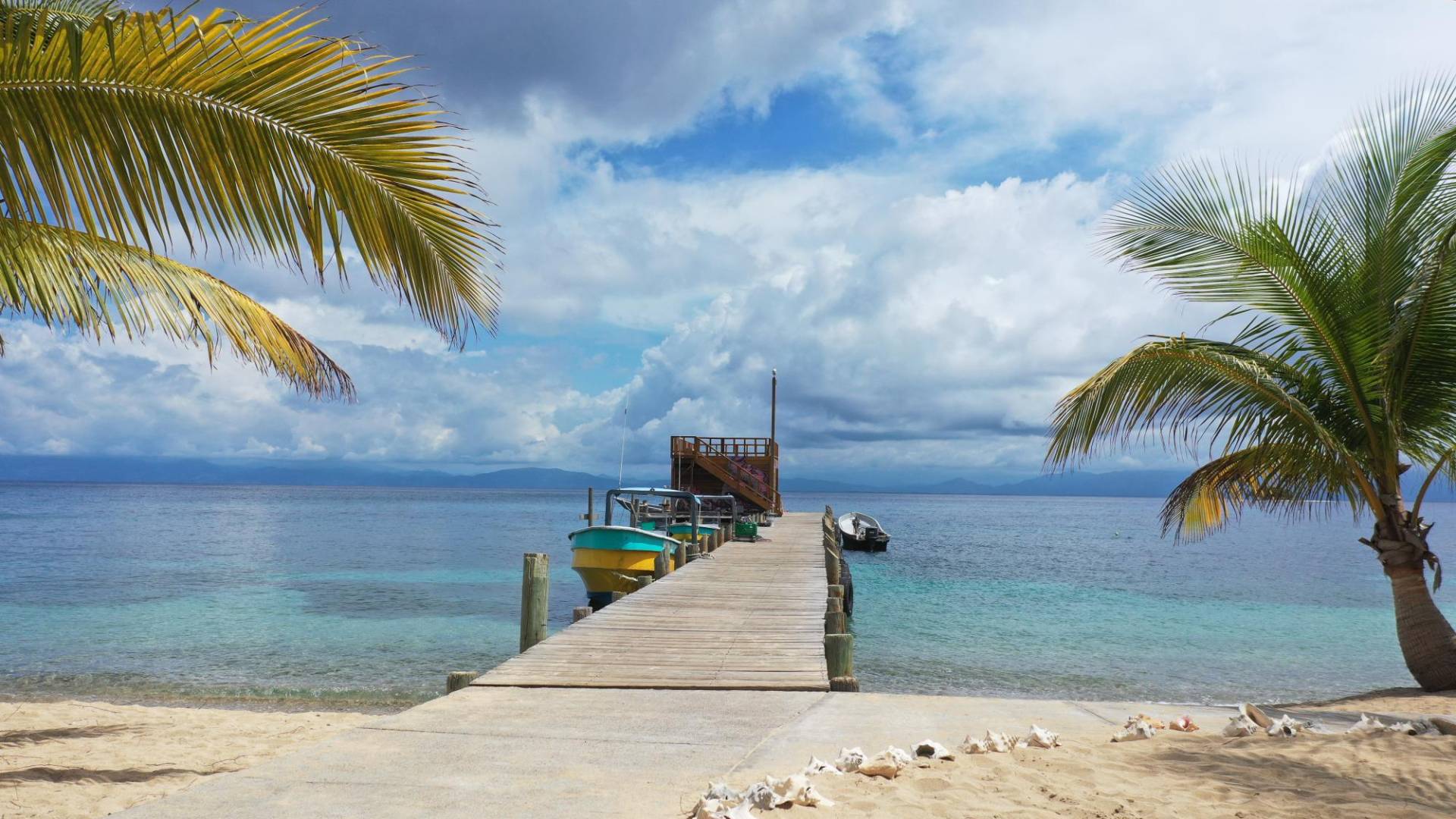 $!Al menos 30 mil turistas llegan a Cayos Cochinos cada año. Es una de los cayos más paradisiacos de Islas de la Bahía.