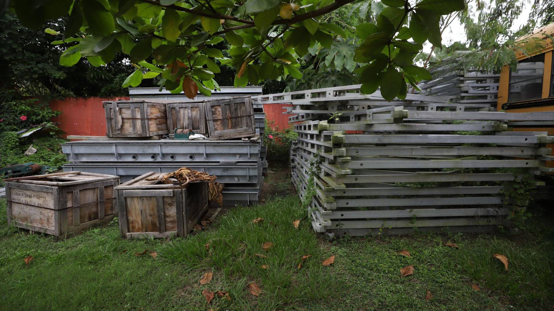 $!En la iglesia Reunión del Señor está tirado otro puente Bailey que abandonó la SIT.