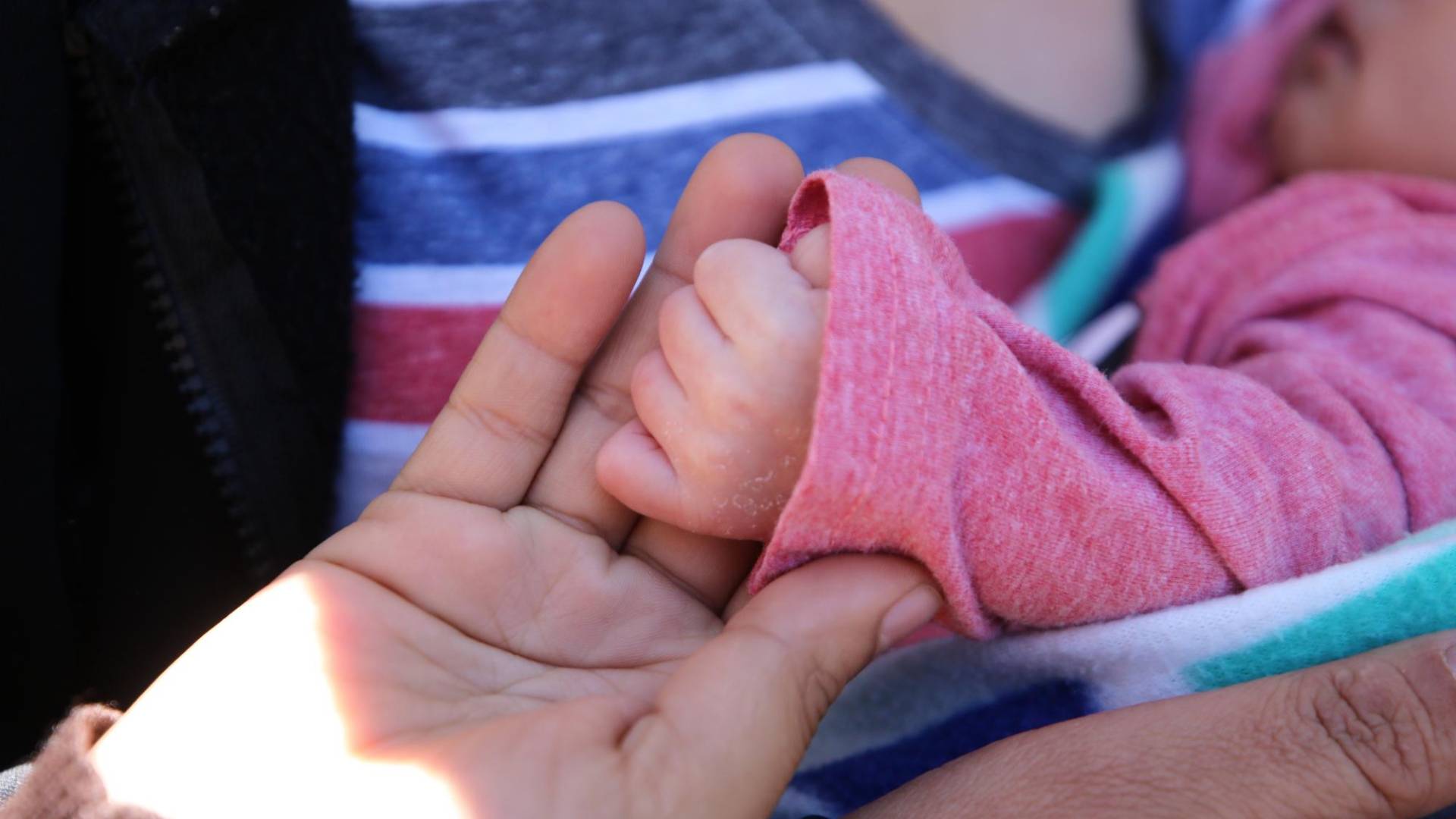 $!Este pequeñito de nueve días de nacido fue dejado en el Hospital Escuela por su madre, ahora Dinaf lo tiene bajo su cuidado.