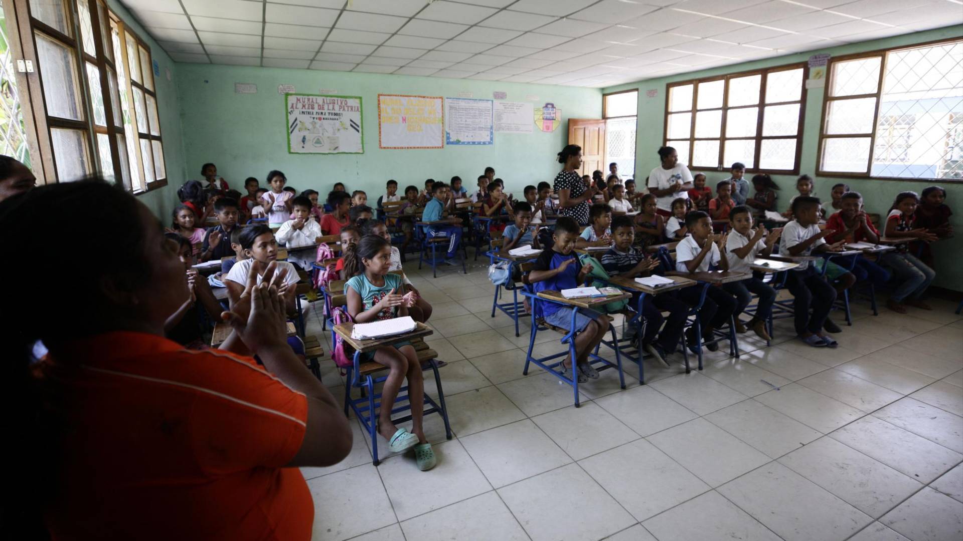 $!Con un fuerte aplauso recibieron los niños a la Unidad Investigativa de EL HERALDO Plus en Nicaragua.