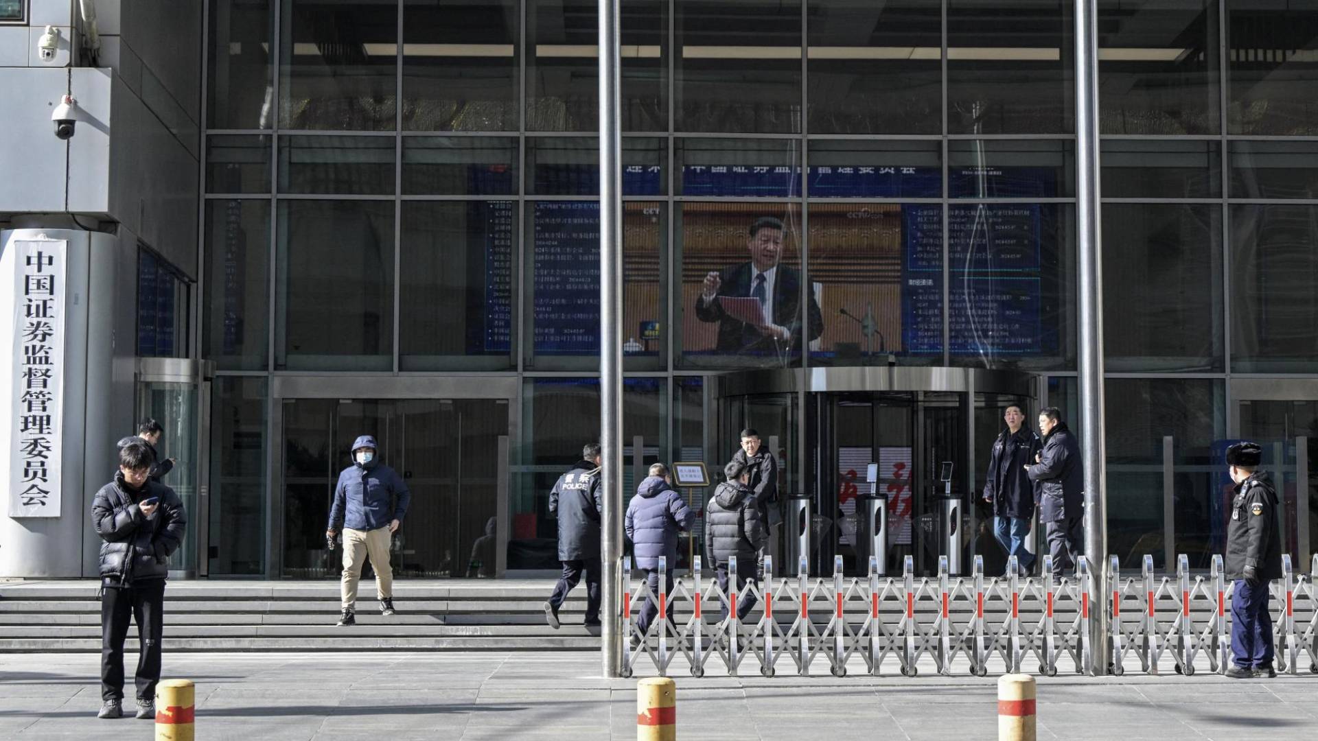 $!Los inversionistas chinos sufren pérdidas financieras en la bolsa china. La Comisión Reguladora de Valores de China.