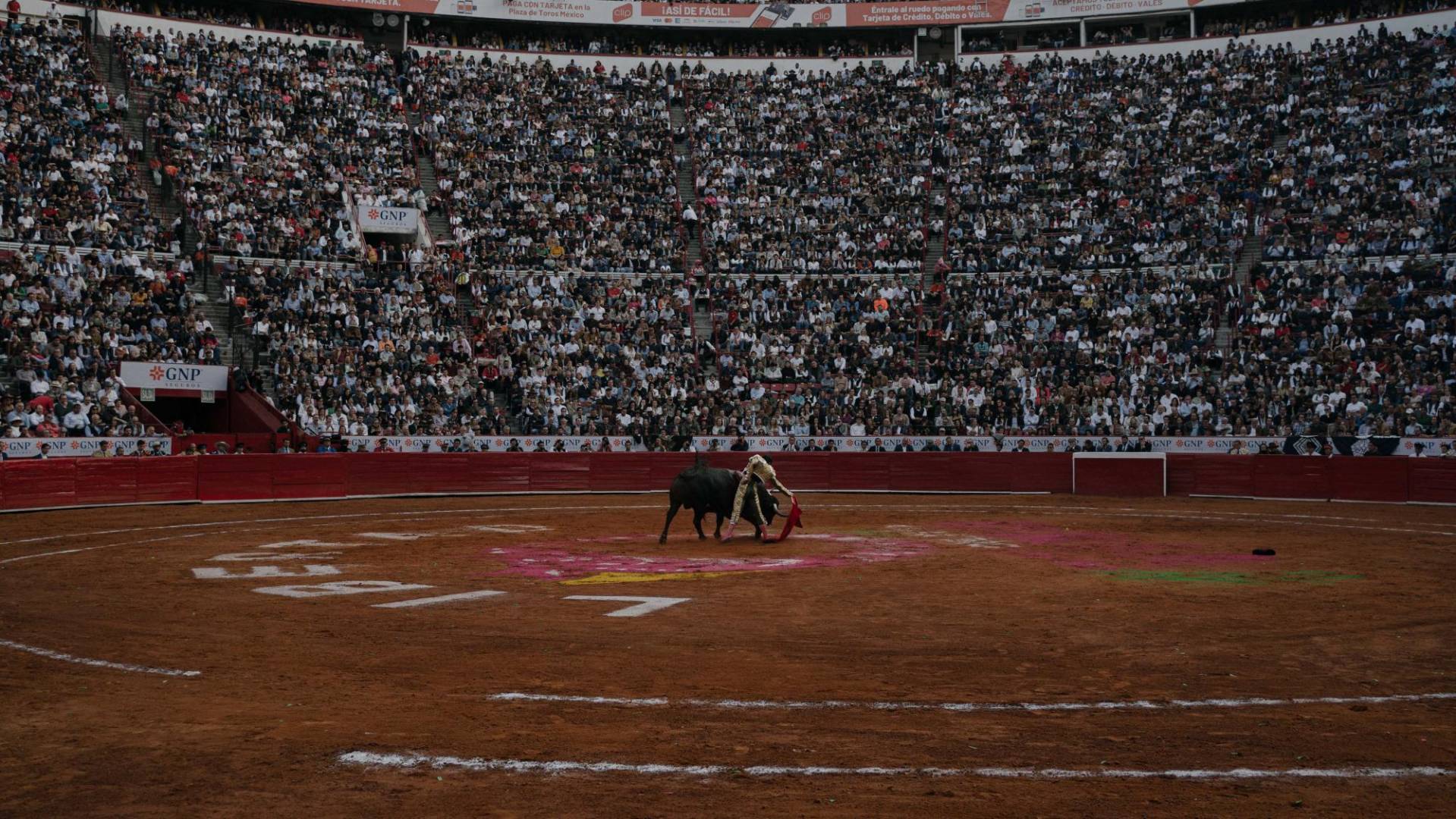$!La Plaza México es la plaza de toros más grande del mundo. Unas 42 mil personas asistieron a una corrida el 28 de enero.