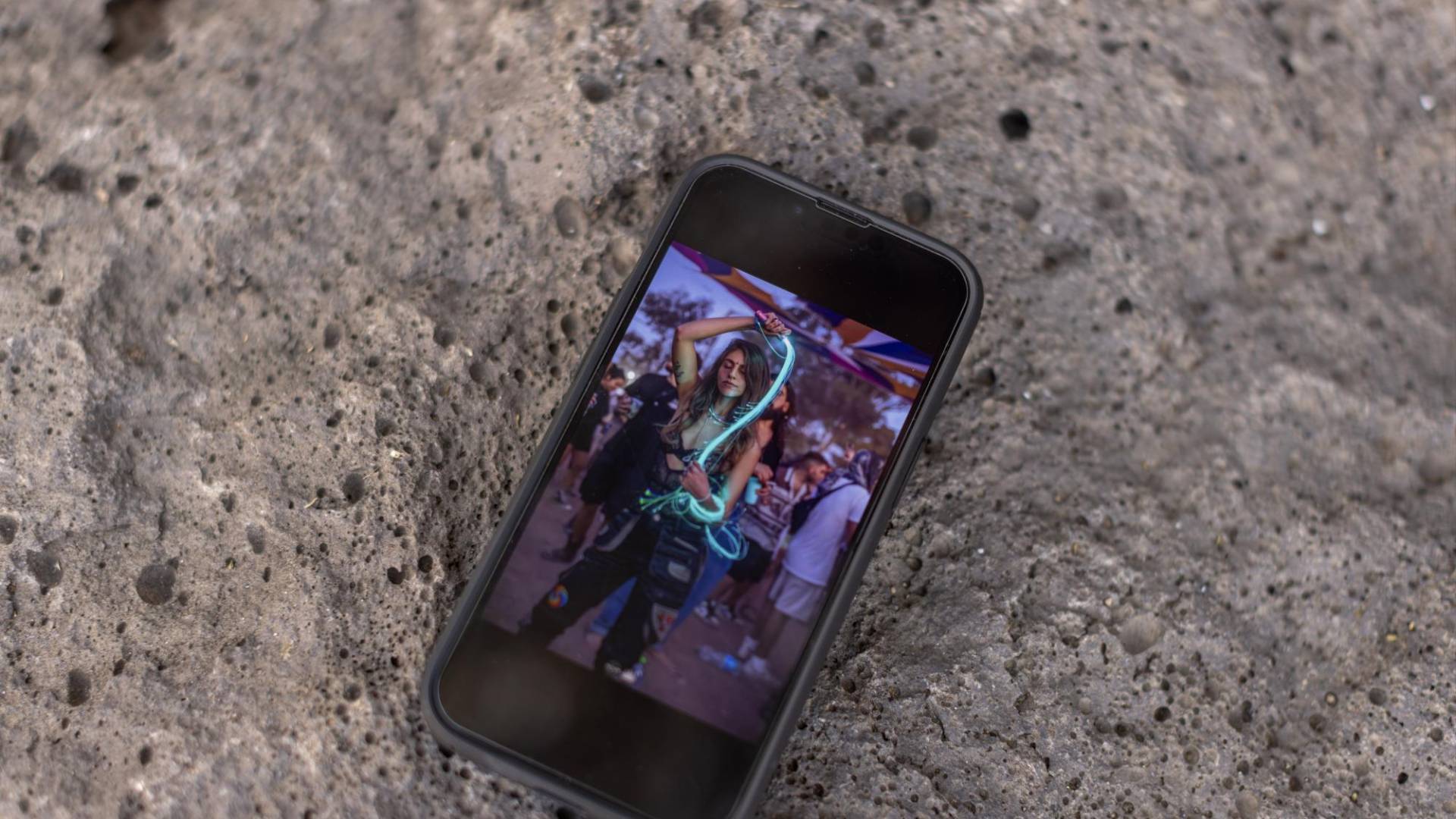 $!Esta foto de Yuval Tapuhi fue tomada en el festival Tribe of Nova, antes del ataque terrorista liderado por Hamas. (Avishag Shaar-Yashuv para The New York Times)