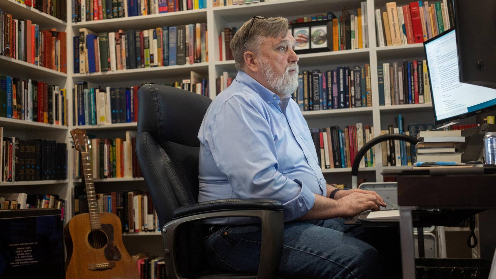 $!El pastor Doug Wilson, cuyo perfil ha aumentado en la era Trump, utiliza casualmente vulgaridades en línea.