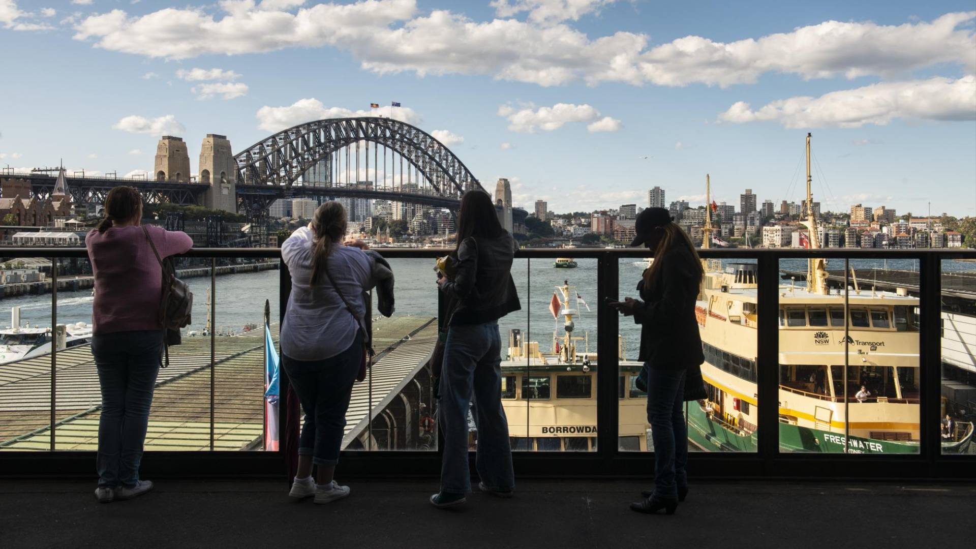 $!Millones de australianos están experimentando niveles de dificultades económicas que no se habían visto en muchas décadas.