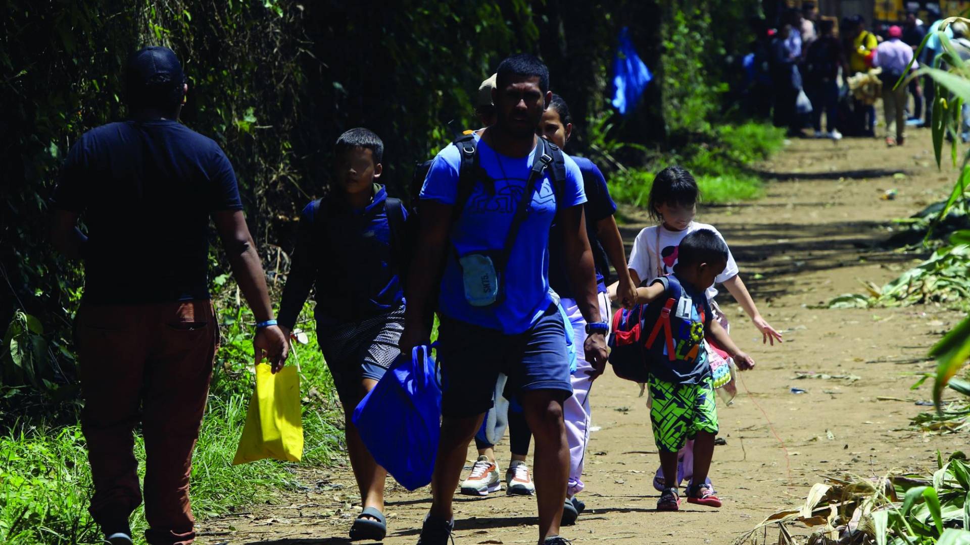 $!Las familias extranjeras que entran a Honduras a diario se cuentan por docenas