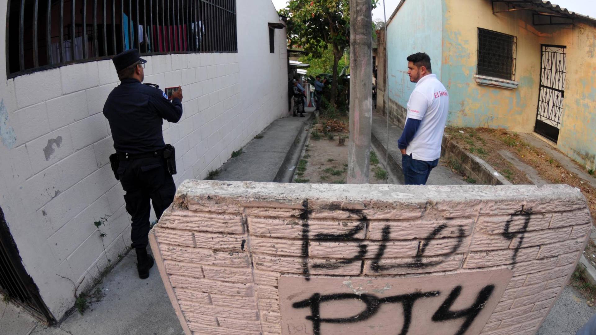 $!La Unidad Investigativa de EL HERALDO Plus acompañó a la PNC a un recorrido por las calles salvadoreñas