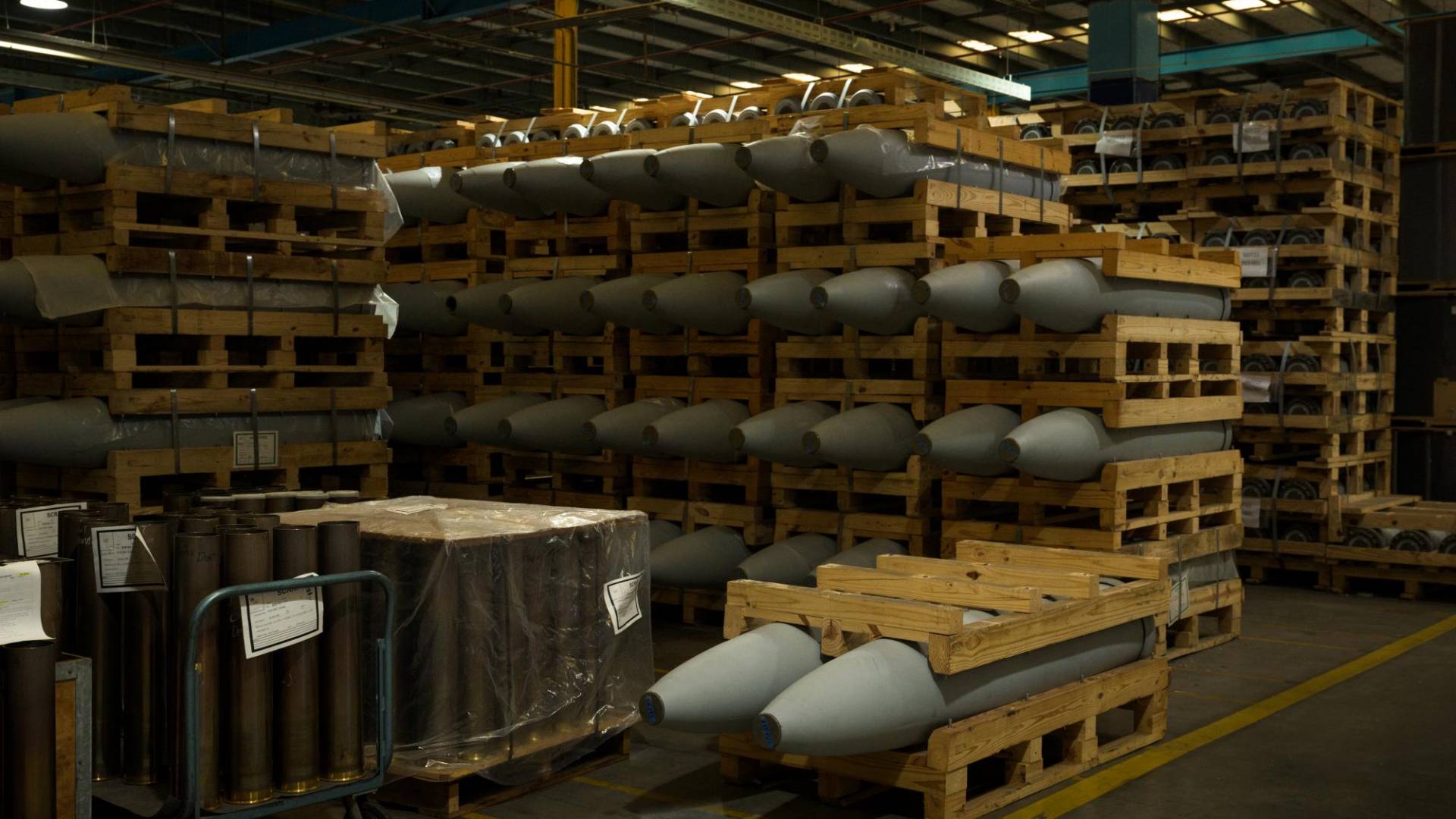 $!Una fábrica en Benalla, Australia, fabrica una variedad de artefactos, como bombas para la Fuerza Aérea Australiana.