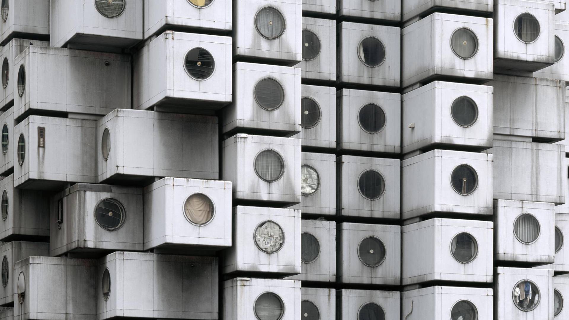 $!La Nakagin Capsule Tower, en el 2014 con deterioro visible, fue un primer ejemplo de diseño metabolista.