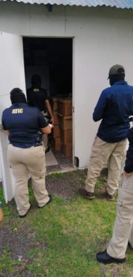 Cajas apiladas en una bodega: las fotos que no vio del allanamiento en casa de madre de Marco Bográn