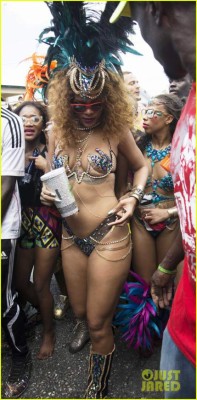Rihanna semidesnuda en carnaval de barbados