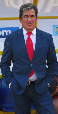 Colombianos y ticos aventajan para dirigir a Honduras