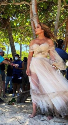 Los glamorosos vestidos de novia que ha usado Jennifer López (FOTOS)